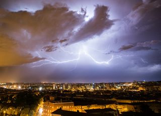 El tiempo en España este fin de semana: nuevas zonas con lluvias y tormentas adversas, te contamos cuáles