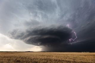 Una DANA disparará el desarrollo de tormentas muy fuertes en España: las fechas y las posibles comunidades afectadas