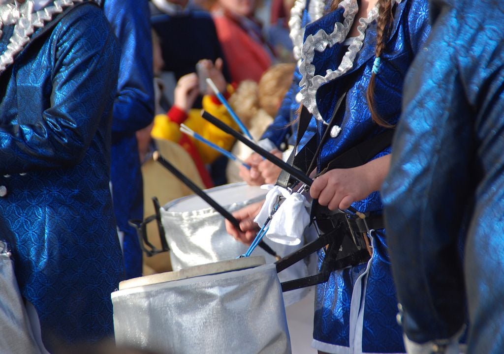 La lluvia y el viento condicionarán la jornada carnavalera de Cádiz.
