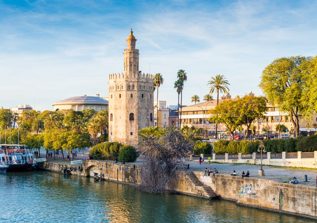 La capital andaluza vivirá una gran afluencia en los próximos días debido al final de la Copa del Rey y la Feria de Abril.
