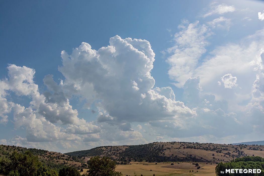 A mediados de semana las nubes de evolución diurna volverán a tomar las sierras de la Península.