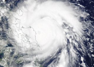 El tifón Vongfong se ha intensificado y afecta al centro de Filipinas
