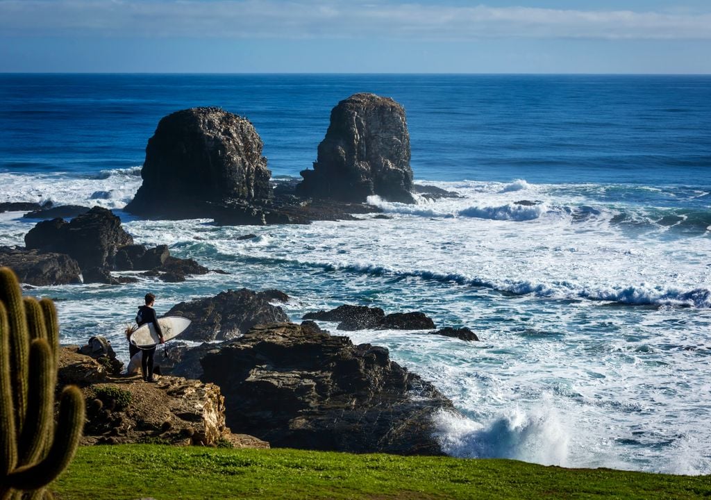 Numerosos surfistas llegan a la localidad de Pichilemu cada año.