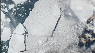 El verano extremo impacta en las plataformas de hielo y los glaciares