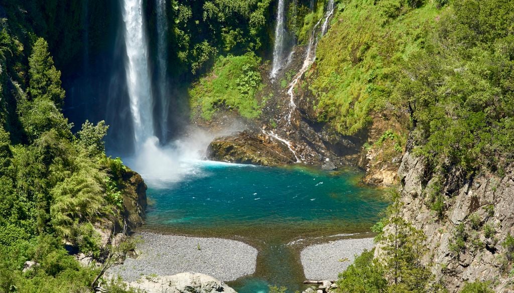Salto Velo de la Novia, Parque Nacional Radal Siete Tazas. El Salto Velo de la Novia es uno de los principales atractivos del Parque Nacional Radal Siete Tazas.