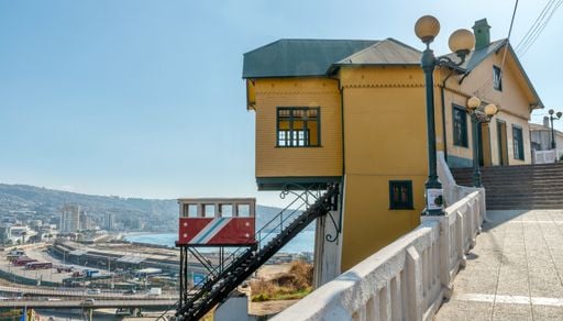 El viaje en el tiempo que puedes hacer en Chile: los hist&oacute;ricos ascensores de Valpara&iacute;so