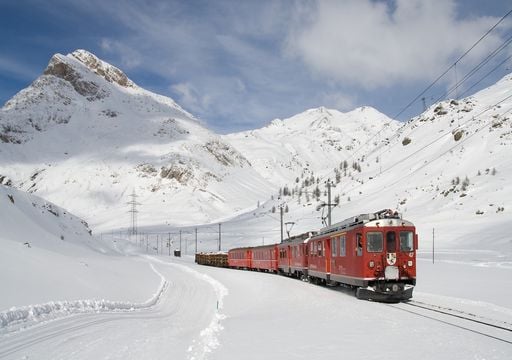 El viaje en tren m&aacute;s legendario del mundo cubierto de nieve: descubre la experiencia en el Transiberiano en invierno
