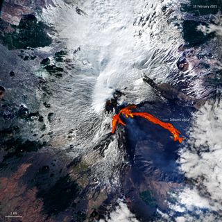 El volcán Etna de cerca: entra en erupción