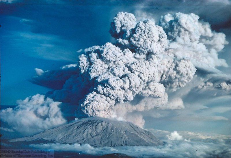 El Volcán Etna Emitiendo Dióxido De Sulfuro