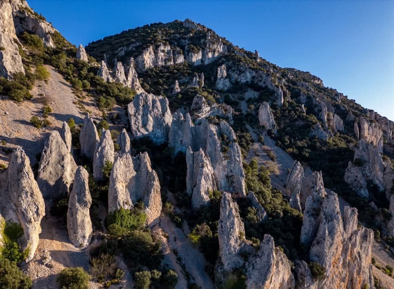 La belleza de Els Frares de Quatretondeta en la Serrella.