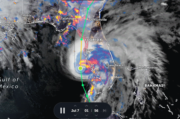 Elsa vuelve a ser huracán y barre la costa oeste de Florida