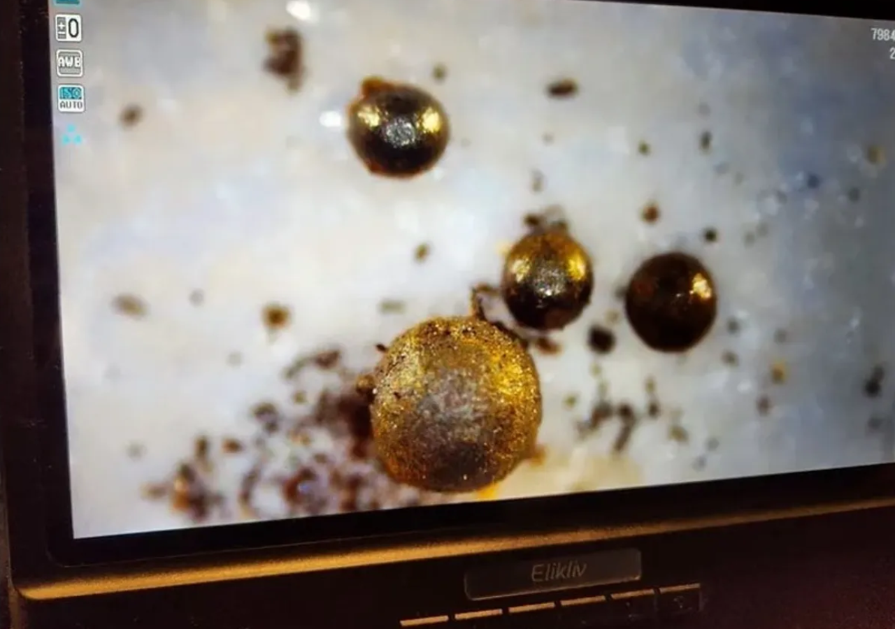 Meteorite balls of interstellar origin can be found in the depths of the Pacific Ocean