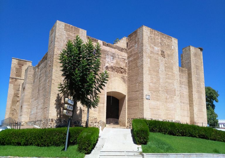 Castillo fortaleza de los Zúñiga, en Cartaya, Huelva, construcción defensiva del S. XV. Castillo fortaleza de los Zúñiga, en Cartaya, Huelva, construcción defensiva del S. XV.