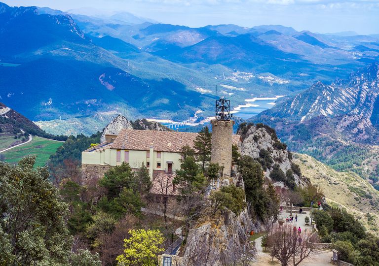 Santuario de Queralt, en las cercanías de la ciudad de Berga, Barcelona, España Santuario de Queralt, en las cercanías de la ciudad de Berga, Barcelona, España