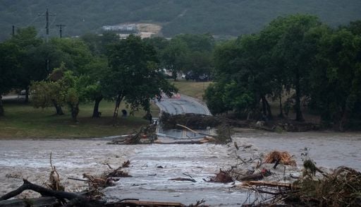 Emergencia para Texas en Estados Unidos, inundaciones severas que dejan fallecidos, desaparecidos y decenas de rescates