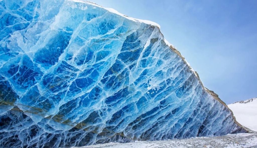 As geleiras moldam as paisagens de Spitsbergen, uma ilha do arquipélago norueguês de Svalbard, no Oceano Ártico. Crédito: Arterra/Sven-Erik Arndt/UIG/Getty As geleiras moldam as paisagens de Spitsbergen, uma ilha do arquipélago norueguês de Svalbard, no Oceano Ártico. Crédito: Arterra/Sven-Erik Arndt/UIG/Getty