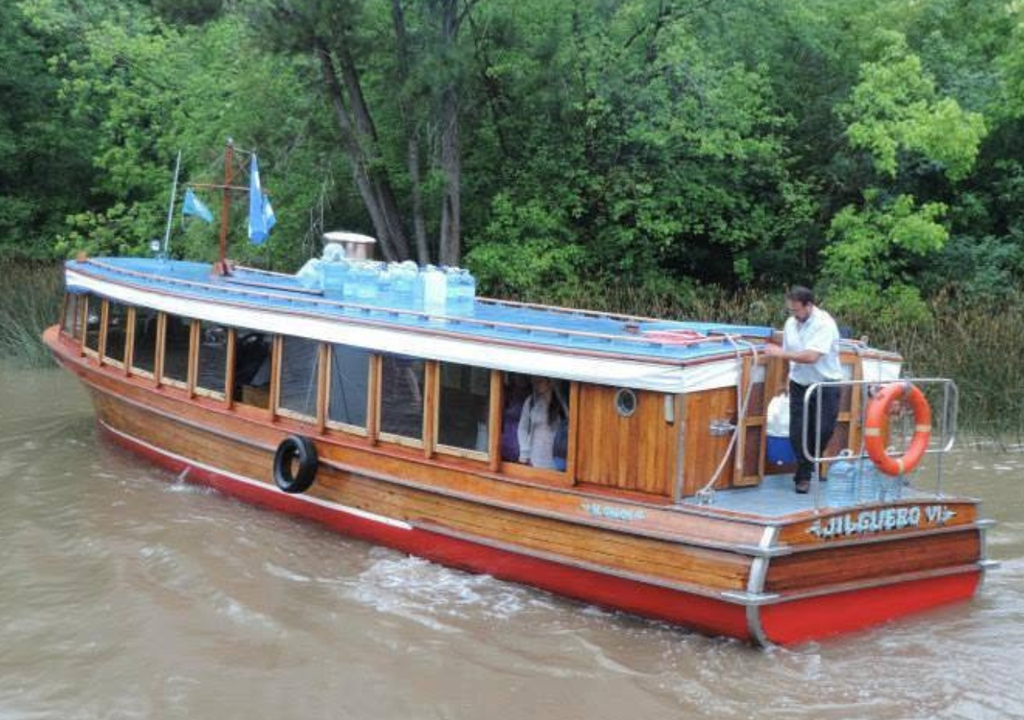 Delta Paraná Canal Ortiz Caboas, lanchas particulares, embarcaciones de turismo y hasta kayaks atraviesan a diario el Canal Ortiz. Foto: Facebook @Bonanzadeltaaventura