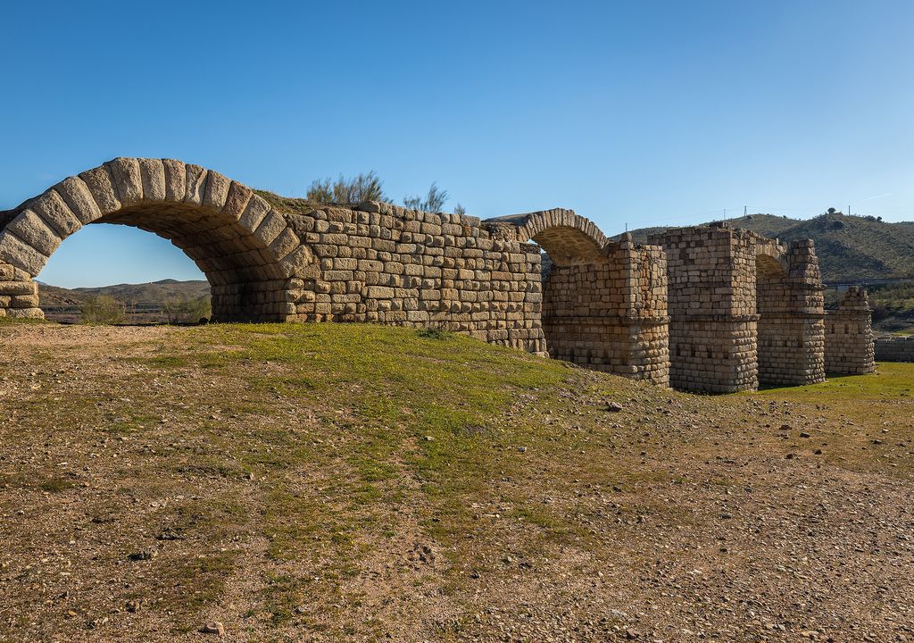 El puente romano de Alconetar, se cree que fue construido en el siglo II de nuestra era.