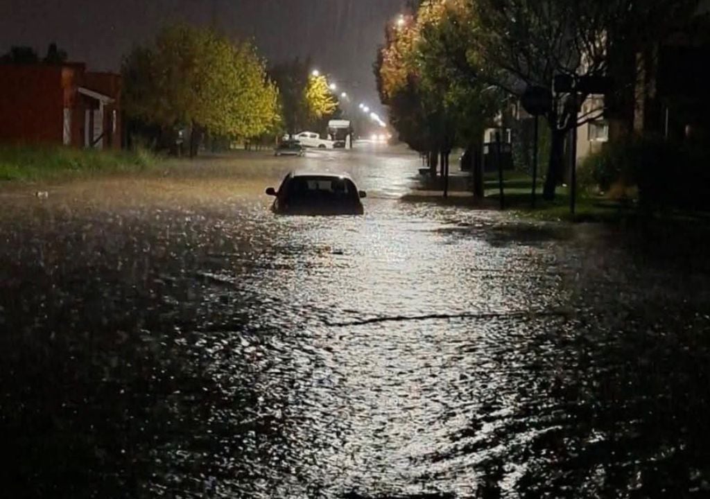 Inundaciones durante la tarde de ayer en Coronel Suarez, provincia de Buenos Aires. Gentileza: Meteoaficionados