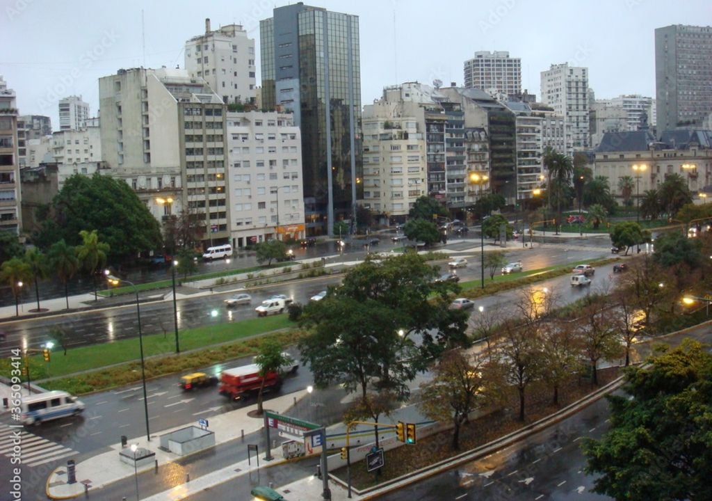 La lluvia persiste sobre la Ciudad de Buenos Aires y el AMBA, en un contexto de alta humedad y condiciones de inestabilidad que se mantendrán activas durante las próximas horas.