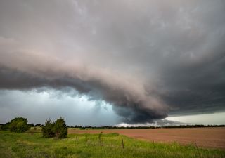 En unas horas las tormentas dejarán lluvias localmente fuertes y granizo en las comunidades mediterráneas