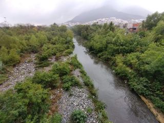 Intensa lluvia provoca encharcamientos e inundaciones en el Noreste