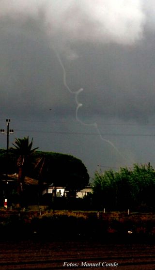 Encuentro con tornados y mangas en directo en Castelldefels y alrededores