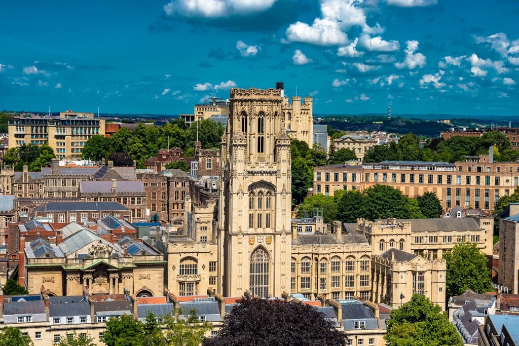 Bristol Universität Auch die Universität trägt zur Atmosphäre der attraktiven Stadt im Südwesten bei. Foto: Lukas Köhler / Adobe Stock
