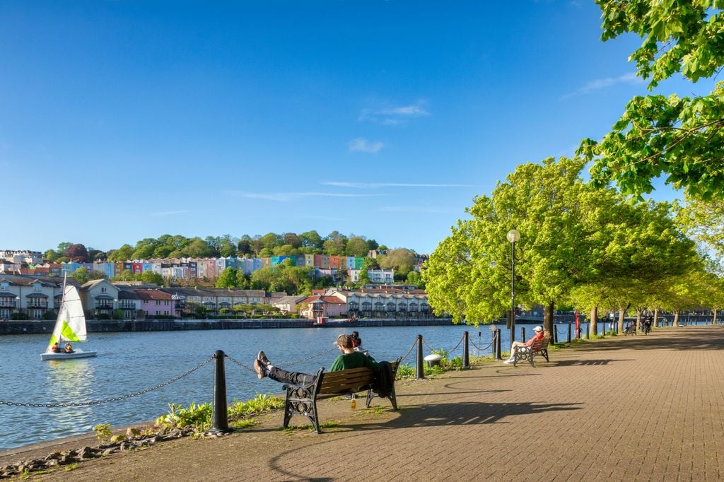 Avon Tiefenentspannend: Sonnenplatz am River Avon. Foto: Adobe Stock