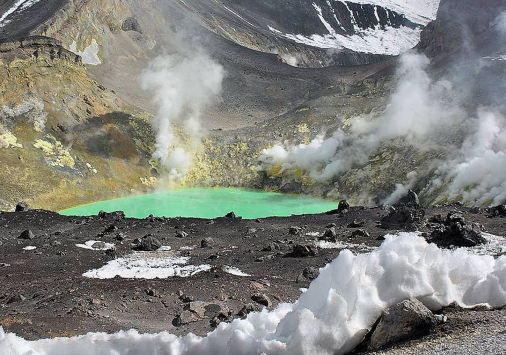 Volcán Tupungatito en actividad. En 2025 también hubo un "enjambre sísmico" en el volcán Tupungatito, aunque no pasó a mayores. La última erupción fue en 1958 y 1961. Foto: Gentileza OAVV Segemar.