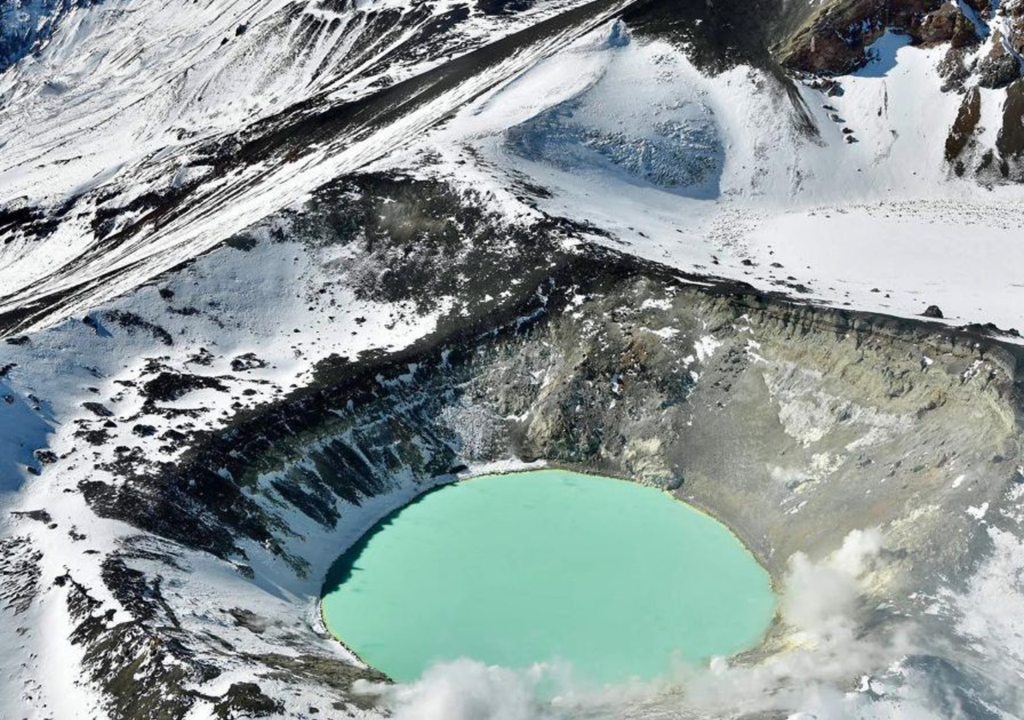 Volcán Tupungatito en actividad. La alerta es verde en el volcán Tupungatito, lo que significa de riesgo bajo. Pero el monitoreo es constante. Foto: Gentileza OAVV Segemar.