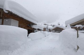 Nevão enorme na Áustria provoca mortes e avalanches