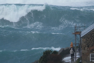 Enormous waves filmed battering Cornwall during Storm Noa 