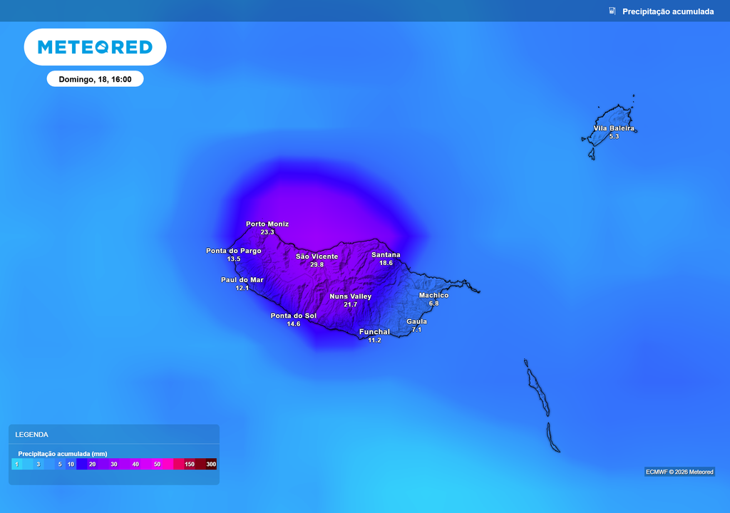 Mapa de precipitação acumulada prevista até domingo, 18, às 16h, evidenciando os maiores totais na vertente norte e zonas montanhosas da ilha da Madeira, com valores localmente próximos dos 30 mm.