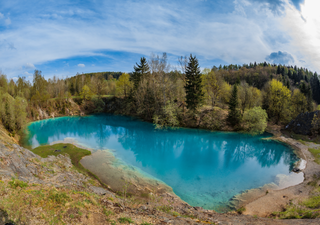 Entdecken Sie das türkisfarbene Paradies in Deutschlands Bergen, das an karibische Gewässer erinnert.