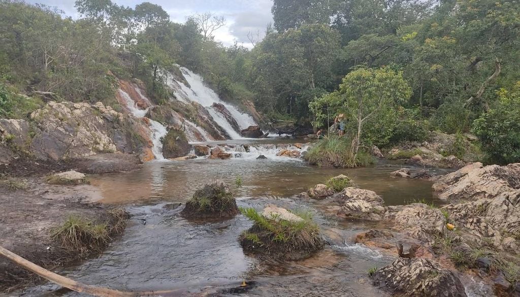 Cachoeira dentro do Parque dos Pequizeiros, em Planaltina, Distrito Federal. Crédito: TrilhandoAqui/Wikiloc.