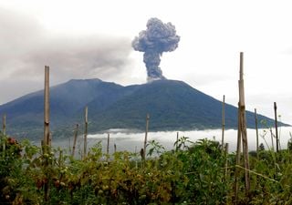  Entra en erupción el volcán Merapi en Indonesia, reportan al menos 11 alpinistas fallecidos