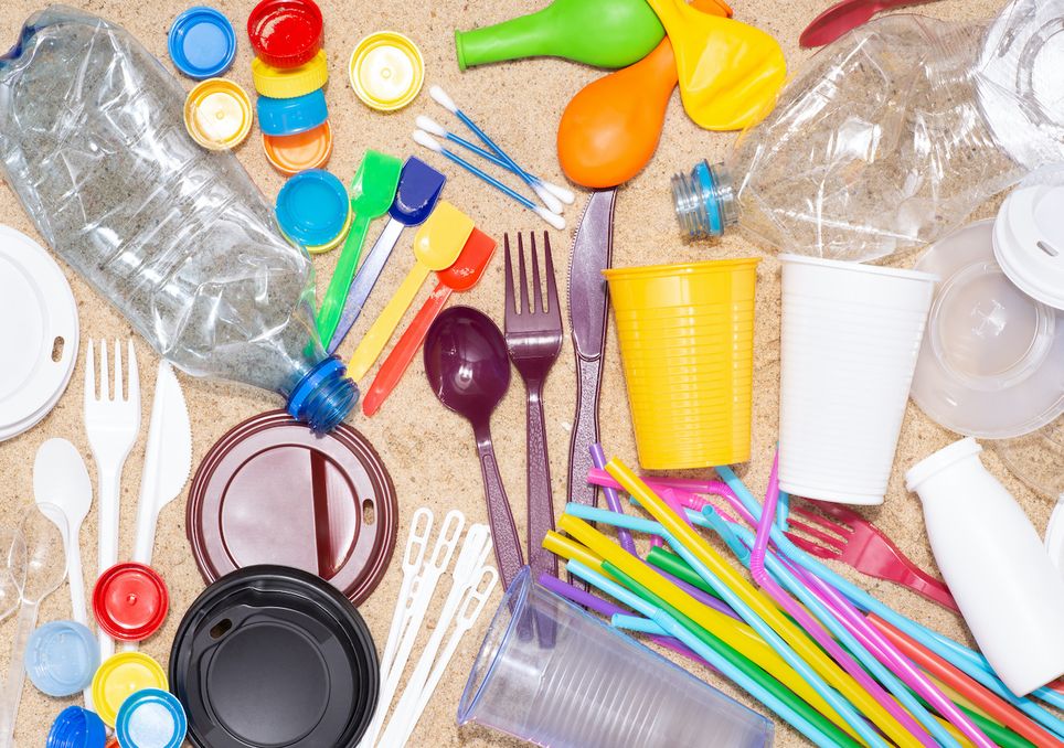 Entra en vigor ley que prohíbe plásticos de un solo uso en CDMX