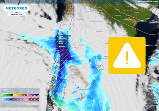 Entre 30 y 50 mm en pocas horas: sistema frontal con r&iacute;o atmosf&eacute;rico e isoterma cero alta llega a Chile este martes