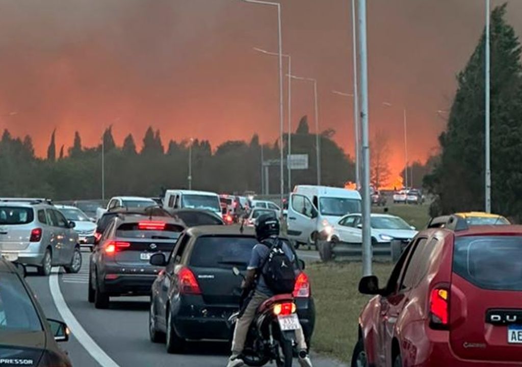 Entre el fuego y las tormentas: caos y pánico en la autopista Villa Carlos Paz-Córdoba