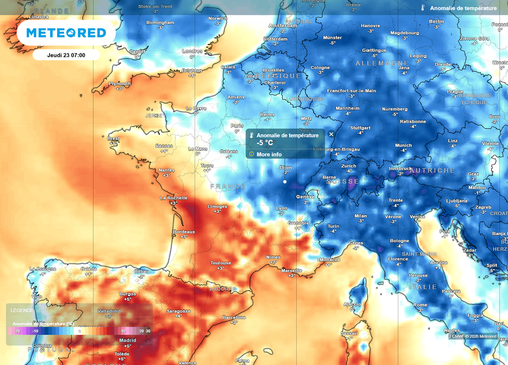 Cette carte permet de mieux voir la persistance de l'air frais en matinée (en bleu) sur le Nord et la façade Est du pays.