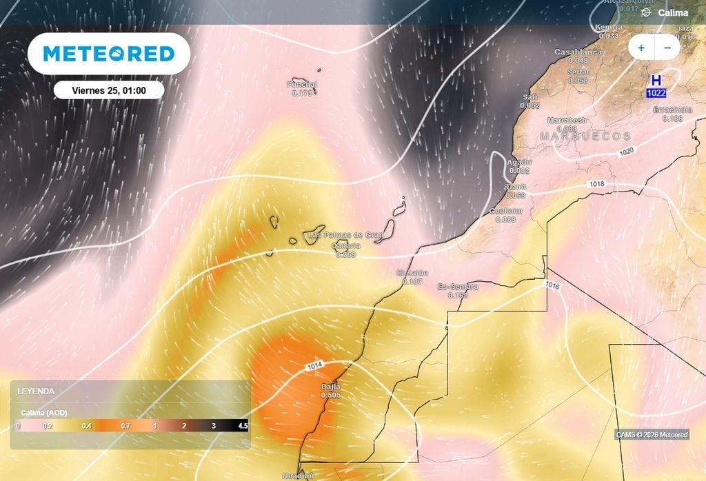 Al intenso calor que tendremos los próximos días en Canarias, se sumará un episodio de calima que enturbiará los cielos en el archipiélago.