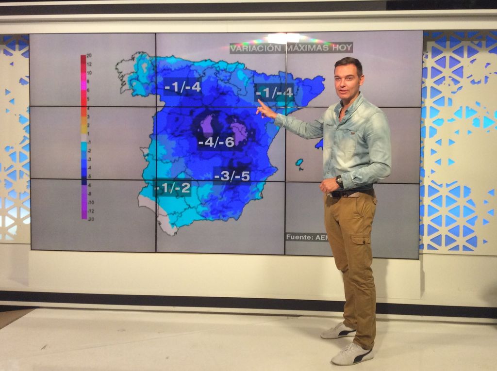 Figura 5.- Carlos Macías dando el tiempo durante uno de los espacios de información meteorológica de RTVCM