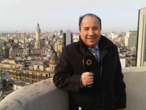 Entrevista Del Mes: Mauricio Saldivar Intervención de Mauricio para la TV dede uno de los balcones de la ciudad de Buenos Aires.