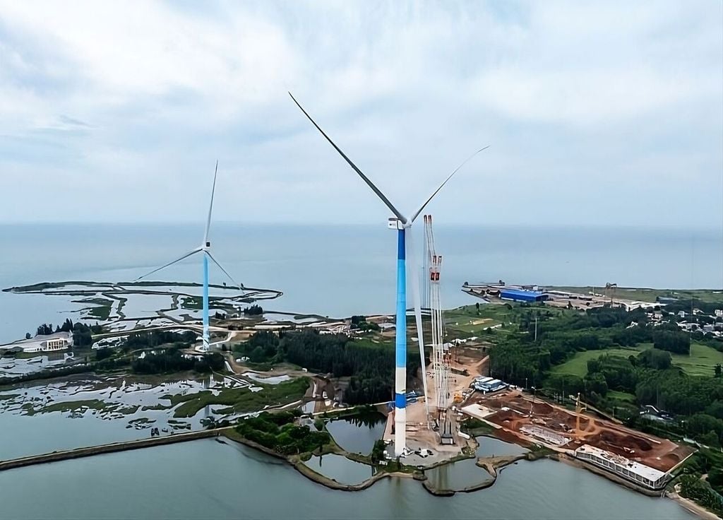 L'éolienne MySE 18.X-20 MW, située au large de la province de Hainan, est la plus grande du monde en terme de capacité et de diamètre de rotor.