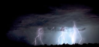 Episodio de precipitaciones intensas mediterráneas: DANA, baja en superficie y tormentas adversas muy organizadas