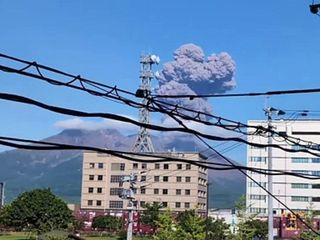 Impresionante erupción del volcán Sakurajima en Japón