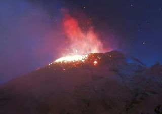 Explosiva erupción del Volcán Popocatépetl lanza gases y piroclastos