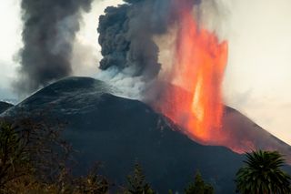 Eruzione del 2021 alle Canarie, ottenuta per la prima una immagine dettagliata dell’interno di un vulcano appena nato