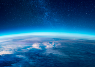 Es el segundo elemento más abundante del universo, pero en la Tierra es escaso porque se escapa de la atmósfera